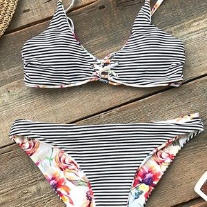 🆕 Women’s reversible lace up bikini set floral